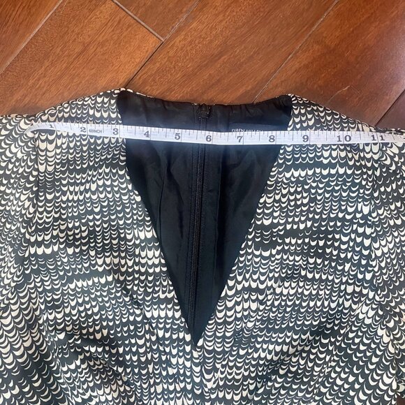 Karen Millen Abstract Print V-Neck Pencil Satin Dress with Silk Detailing Size 2 - Picture 12 of 16